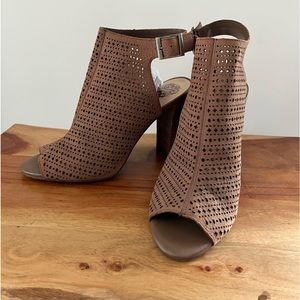 Vince Camuto Sandal (Selda) - Size 9